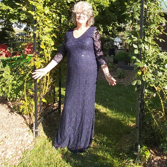 Gown - Picture 2 of 4